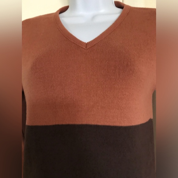 Erik Stewart , size S , women sweater , V neck , long sleeves , crochet 🧶! - Picture 11 of 16